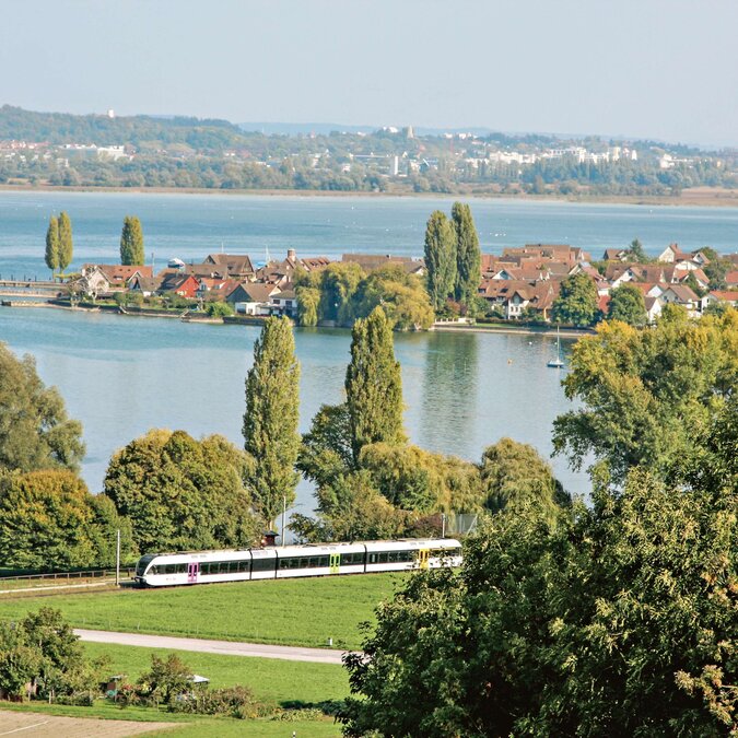 Regional train Thurbo at the Untersee near Ermatingen | © Thurbo, 2011, Fotograf: Martin Bennett